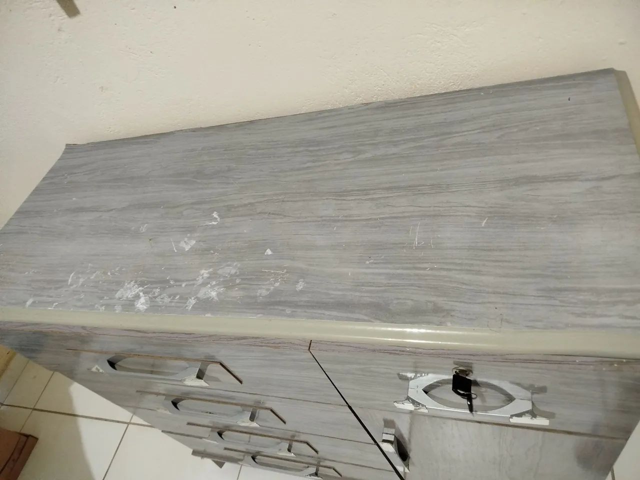 Vendo cômoda usada com avarias - Foto 4