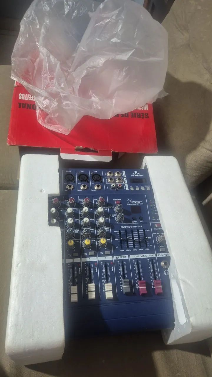 Vendo ou troco mesa de som amplificada 