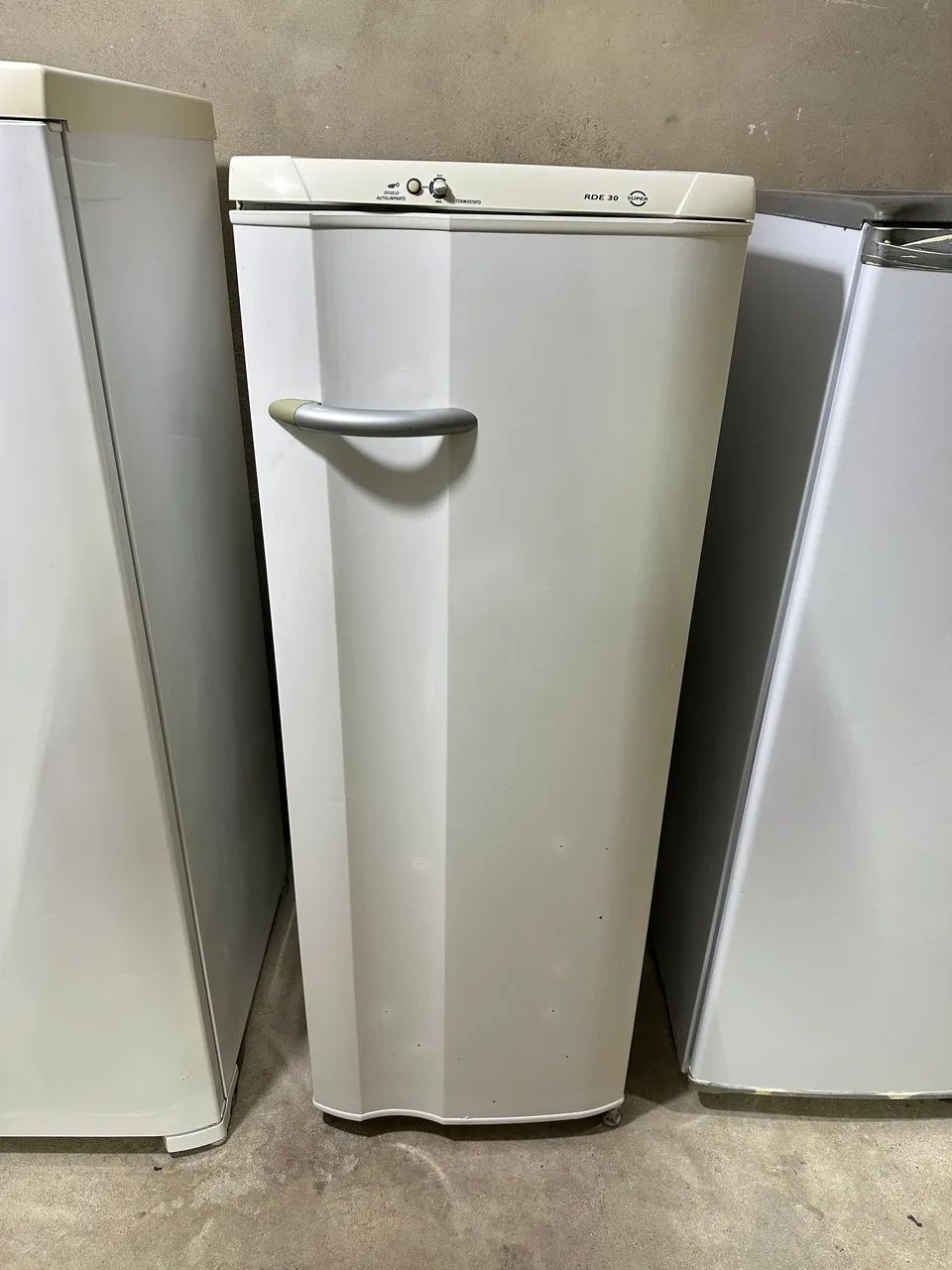 Geladeira Eletrolux 280 litros.
