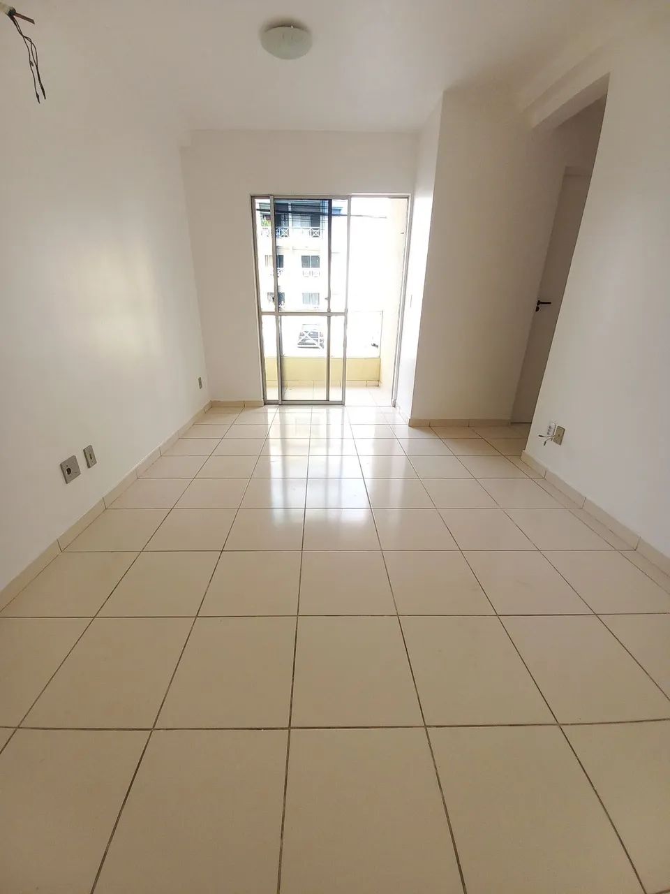 Alugo Apartamento com Suíte 