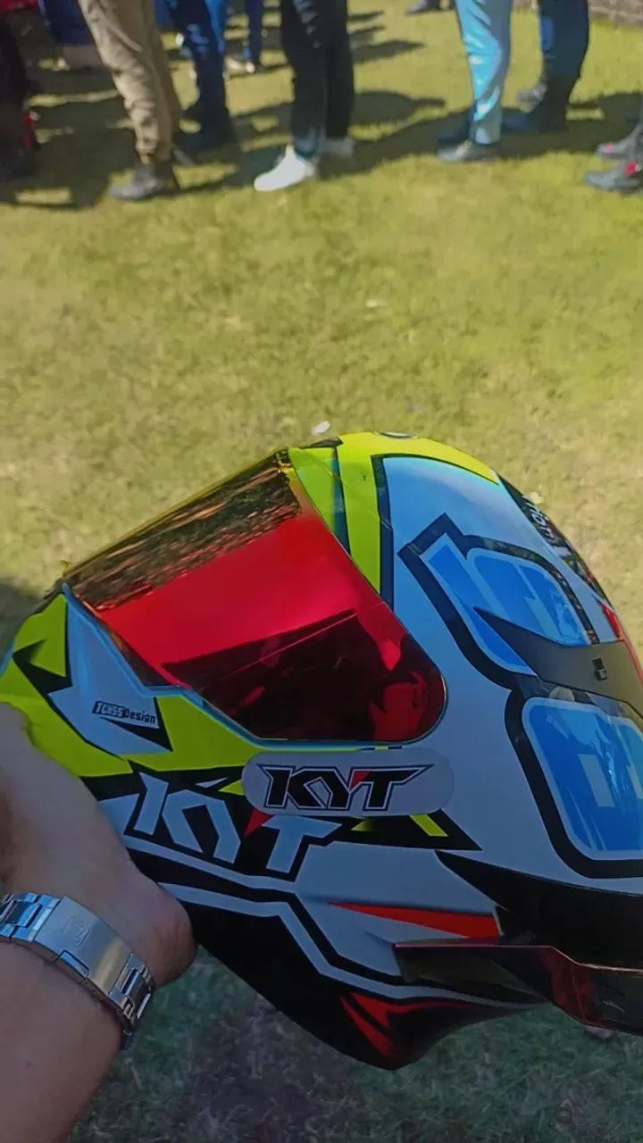 Capacete kayt + 2 viseira de brinde  n"60