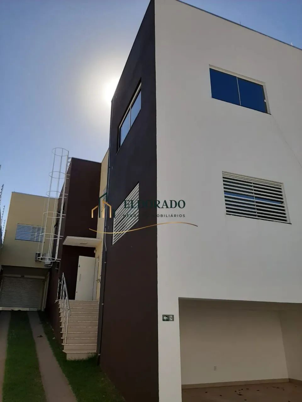 Prédio comercial no Centro de Cuiabá - 9 salas disponíveis - Estacionamento privativo - Foto 4
