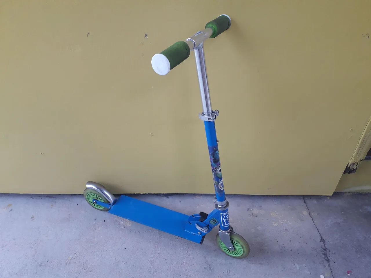 Patinete Infantil Monstros S.A.