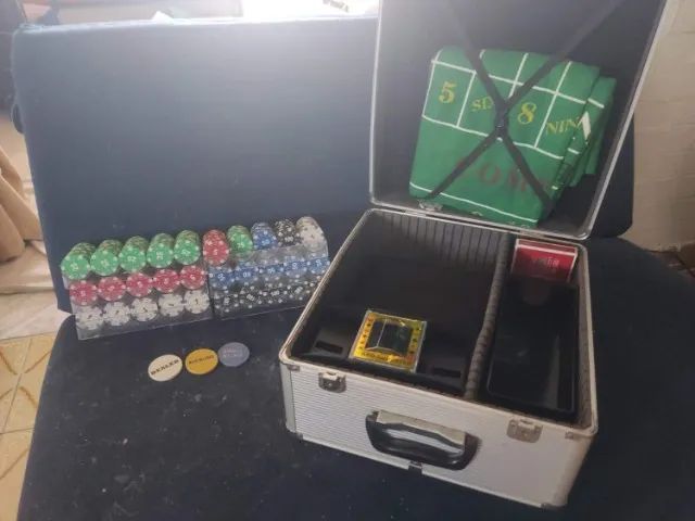 Maleta completa de poker com 600 fichas numeradas