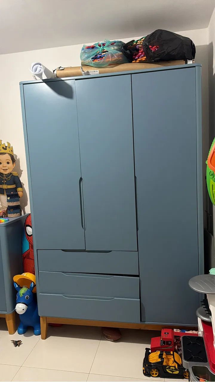 Guarda roupa infantil cor azul 