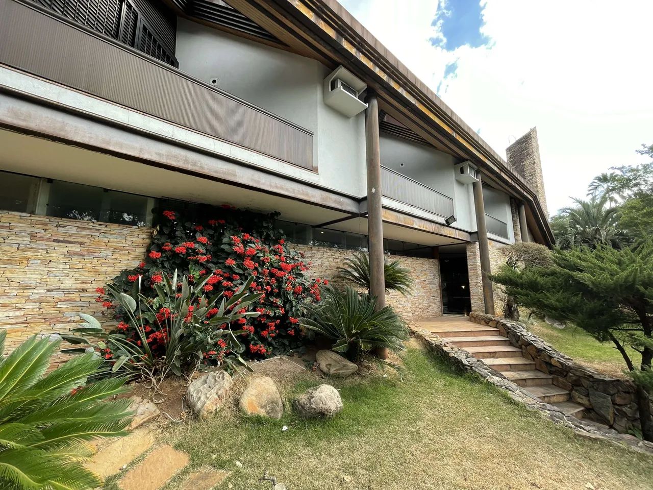 Casa a venda na Cidade Jardim proximo ao Colegio Loyola e escolas