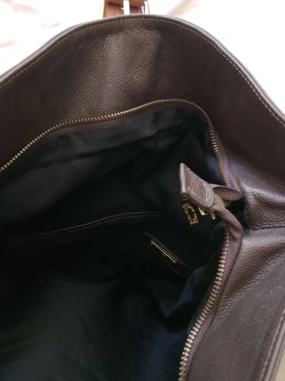Bolsa de couro legítimo com bastante espaço  - Foto 3