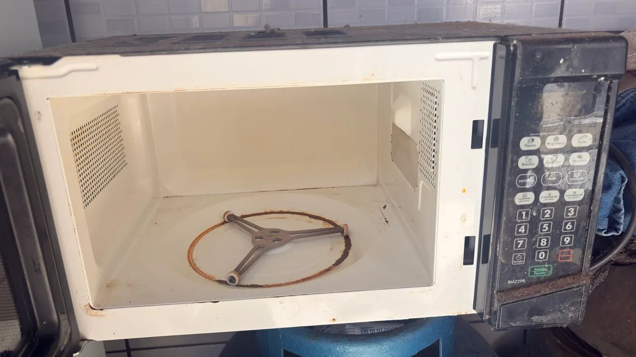 Micro-ondas Britânia BM22PR 20L  com defeito - Foto 3