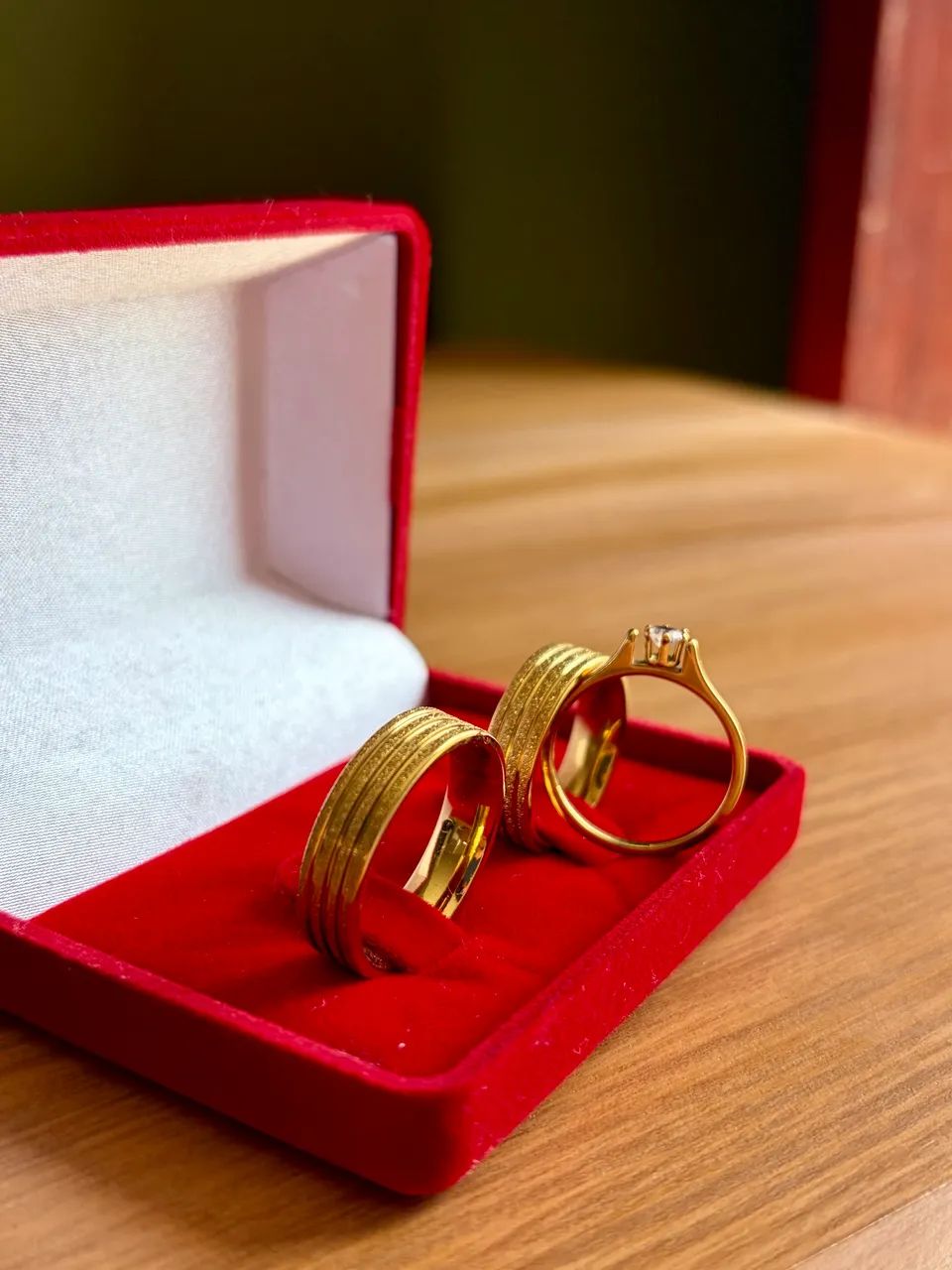 Aliança de compromisso banhada a ouro 18k. Par R$80. - Foto 4