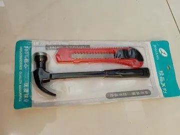 Estilete e martelo