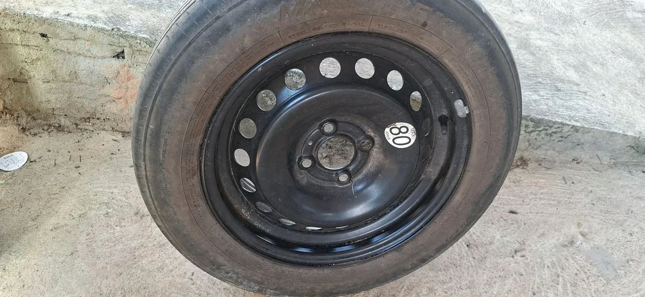 Pneu *Modelo:* 185\65 R 15 <br>