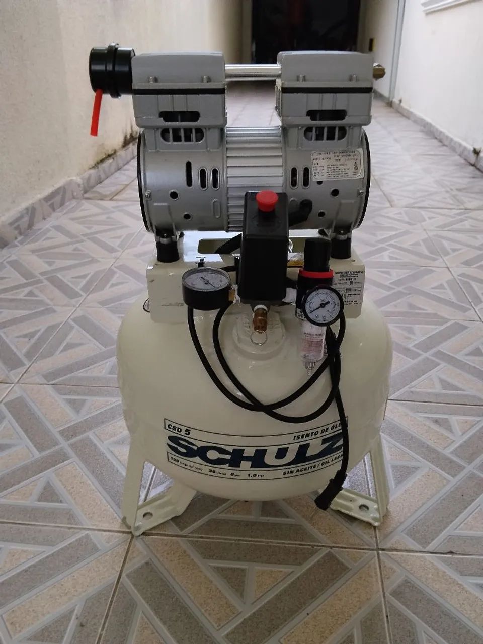 Compressor odontológico Schulz 30 litros 220V - Foto 2