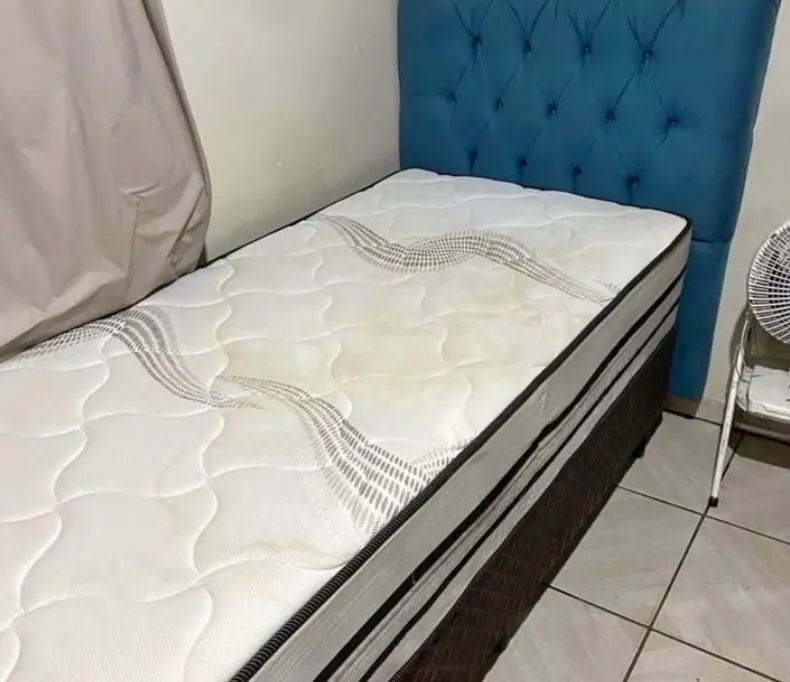 Vendo cabeceira mais cama de solteiro 