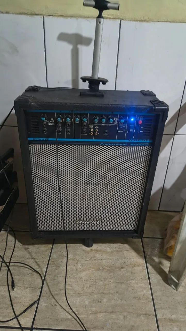 Caixa de som amplificada