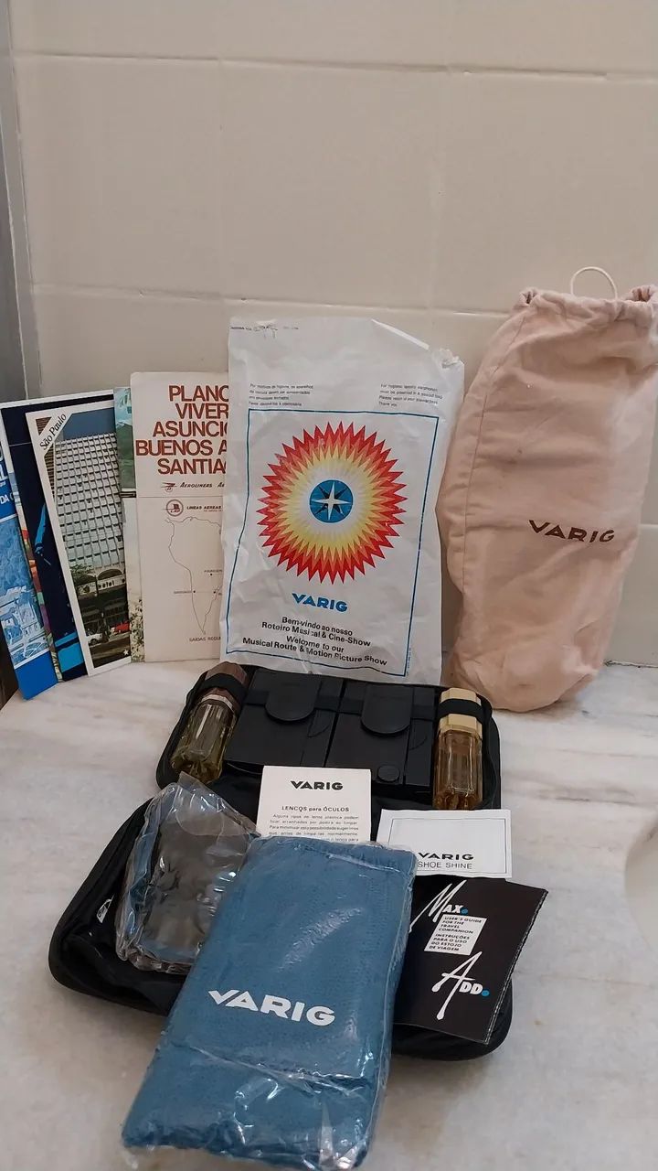 antigo kit da varig contendo necessaire e diversos itens