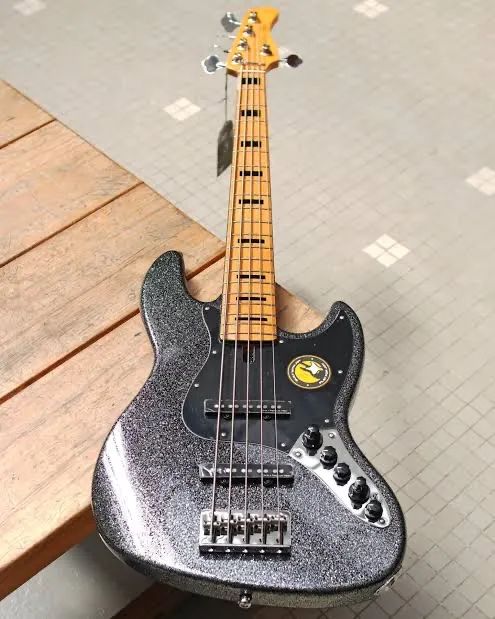 Contrabaixo - MARCUS MILLER V7 SPARKLE BLACK
