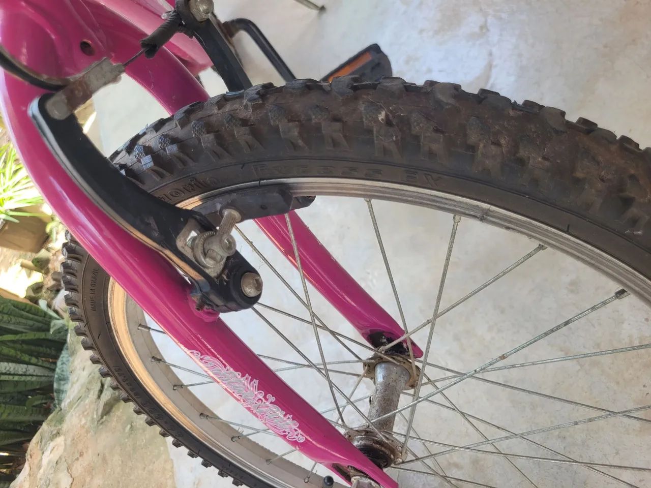  BICICLETA ARO 20 ROSA  IMPECÁVEL! - Foto 2