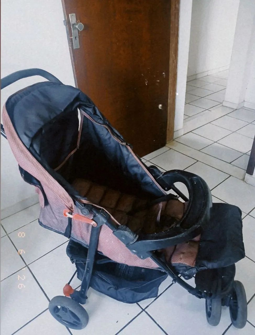 VENDE- SE CARRINHO DE BEBÊ  - Foto 2