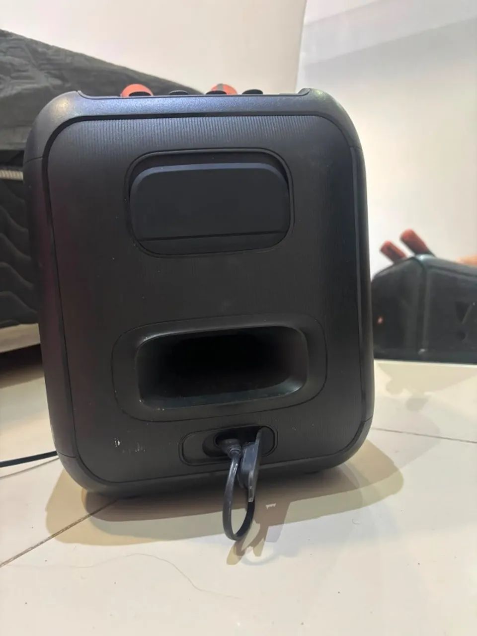 Vendo JBL com 2 controles  - Foto 3