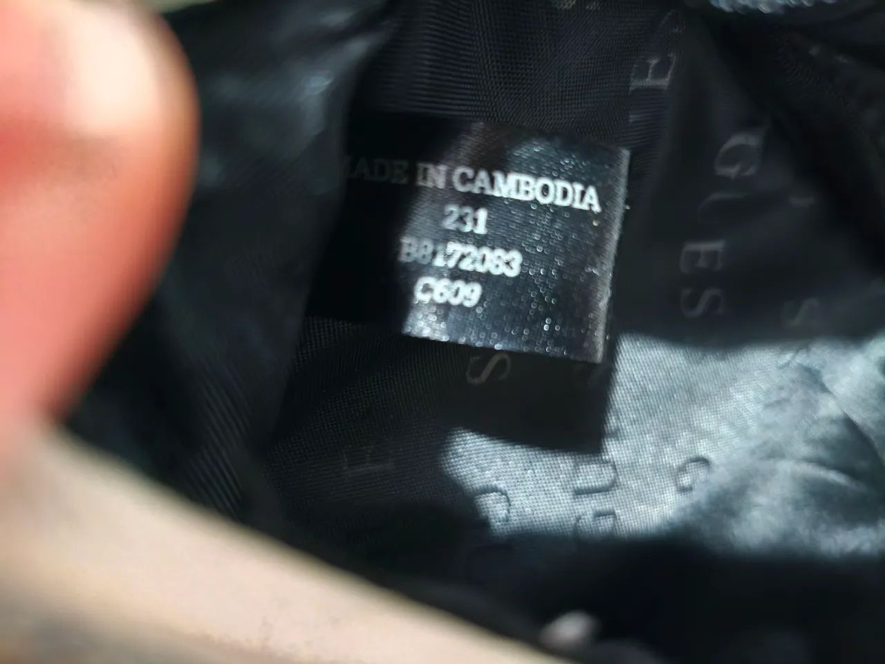 Bolsa cangurera Guess  - Foto 4