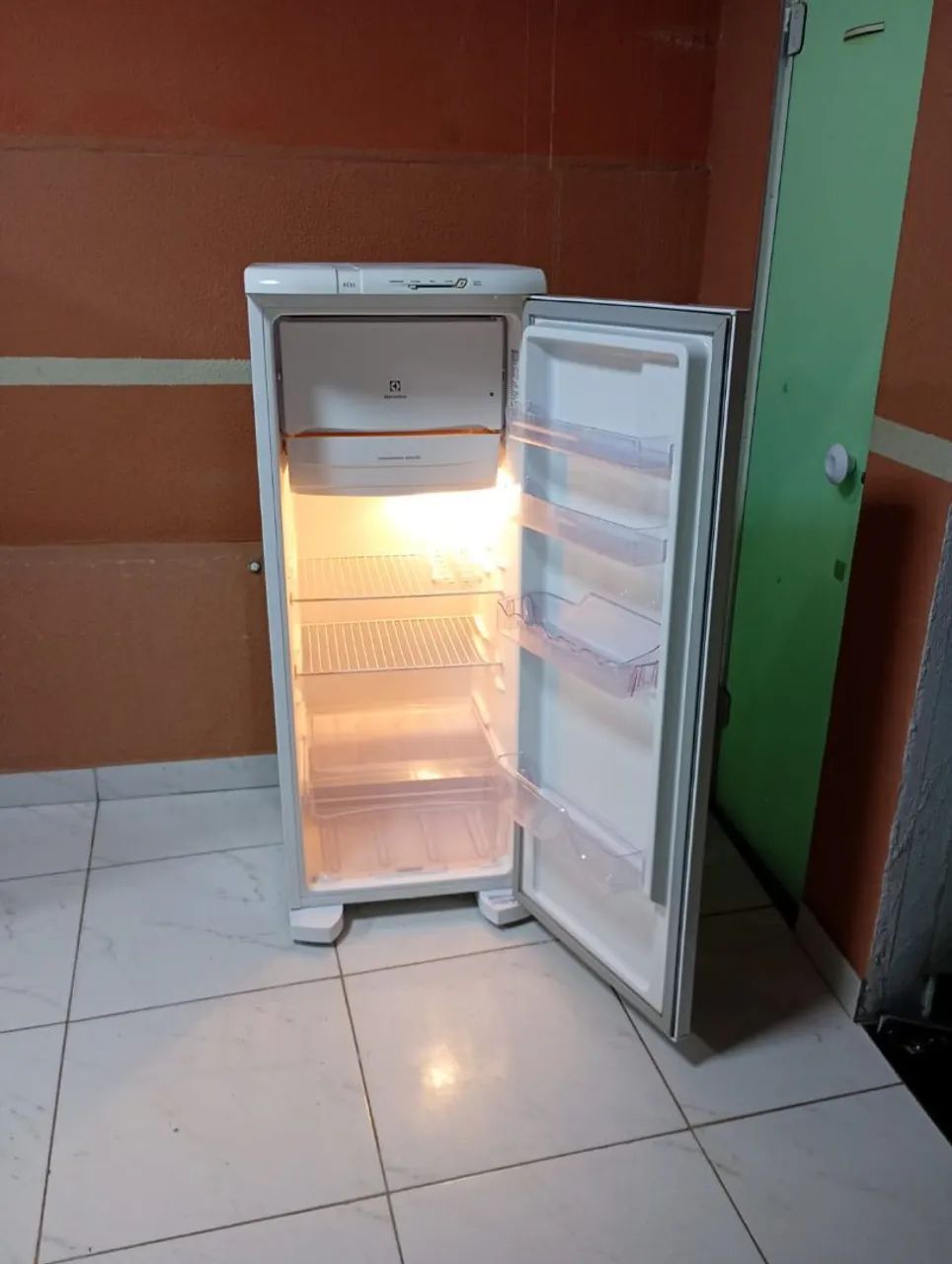 Geladeira Electrolux 290 litros - Foto 3