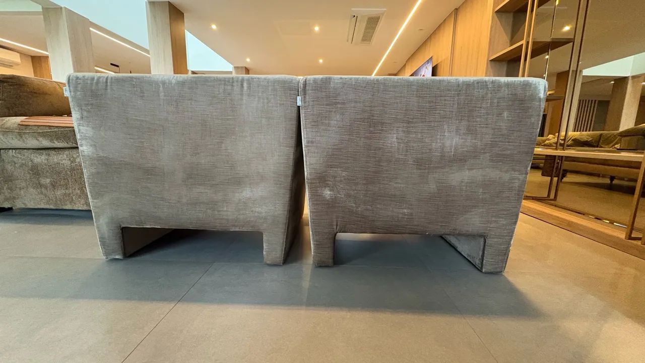 PAR de Poltronas em Veludo Marrom - Foto 3