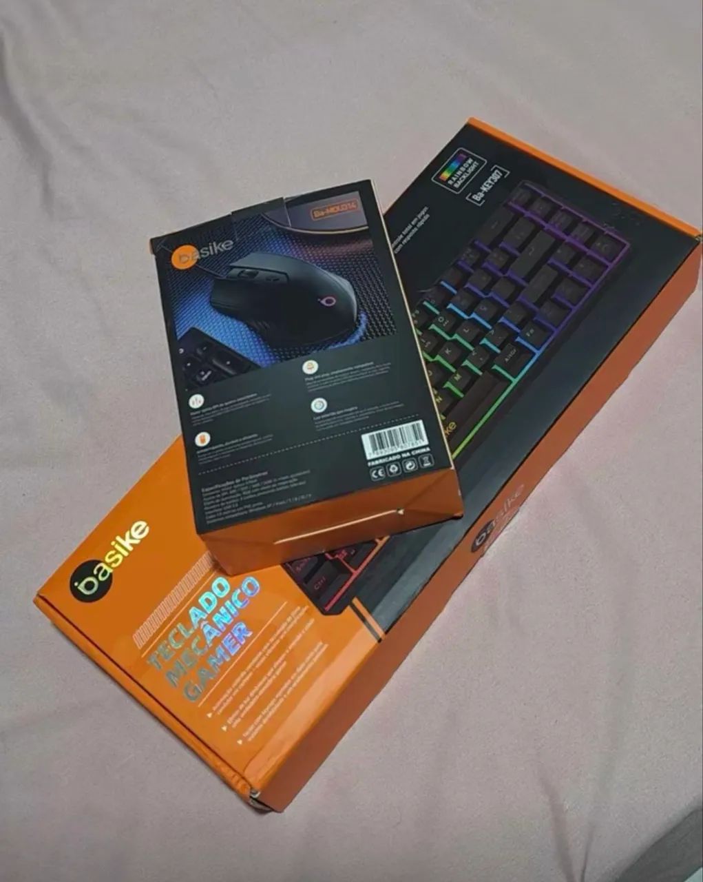 Basike Kit Teclado e Mouse Gamer com Fio USB RGB Layout QWERTY Compacto e Mouse Óptico