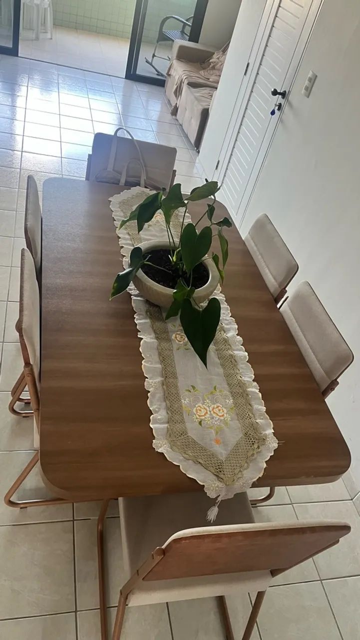 Mesa de jantar com 6 cadeiras