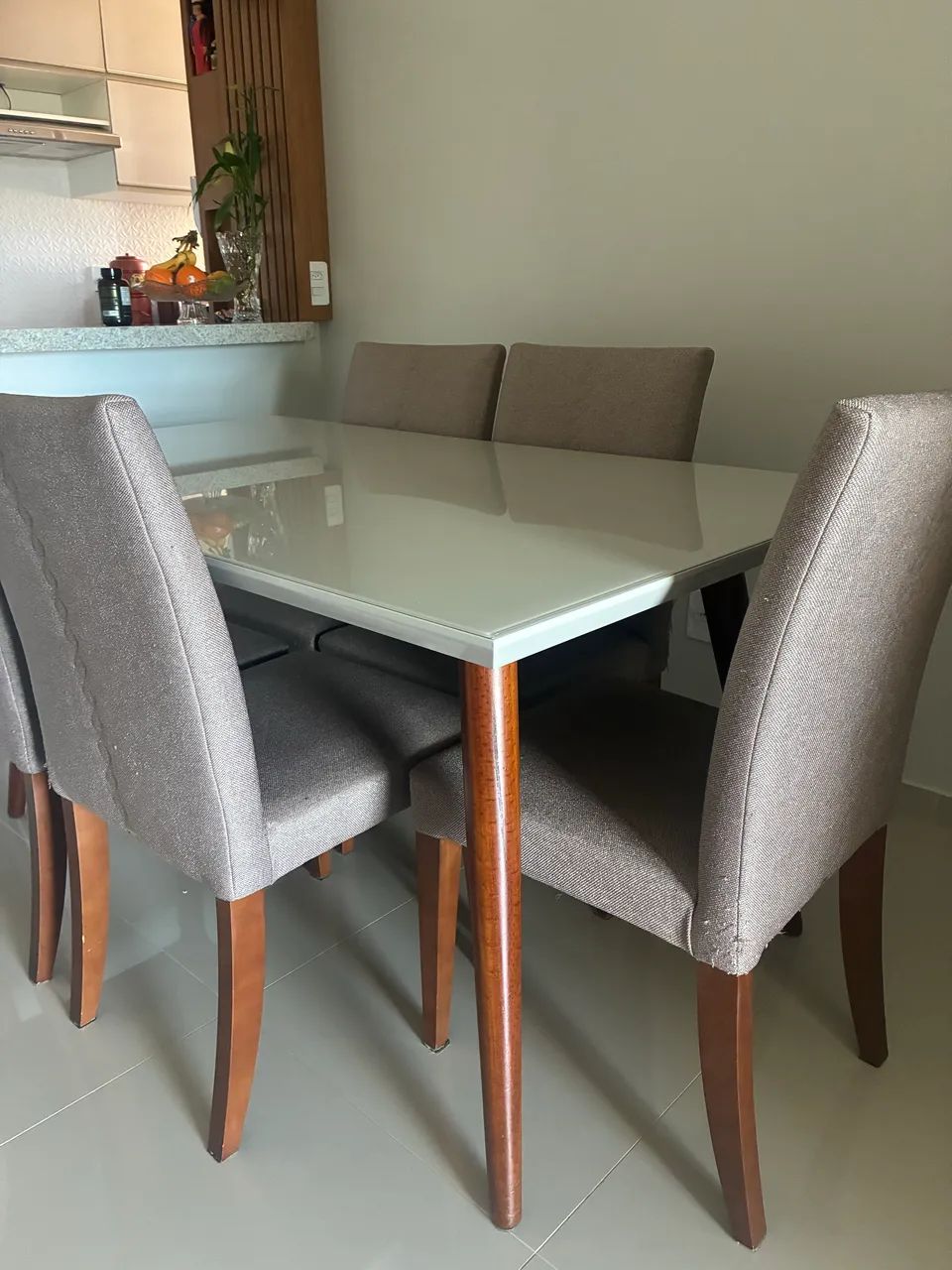 Mesa de jantar com 5 cadeiras sofisticada - Foto 3