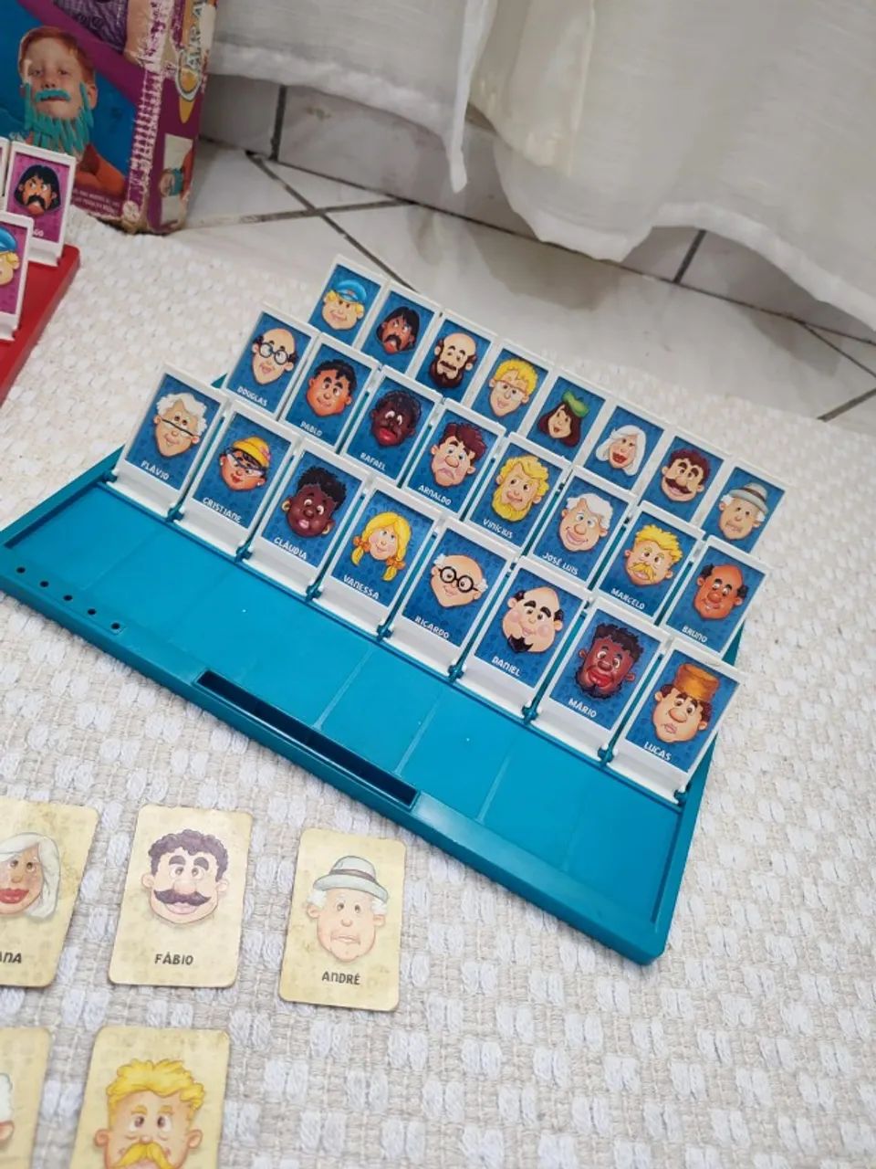 Jogo de Tabuleiro Cara a Cara Estrela anos 80 usado - Foto 4