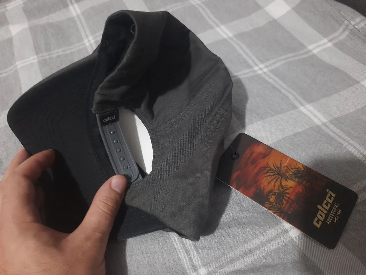 Boné Colcci Cinza e Preto. - Foto 4