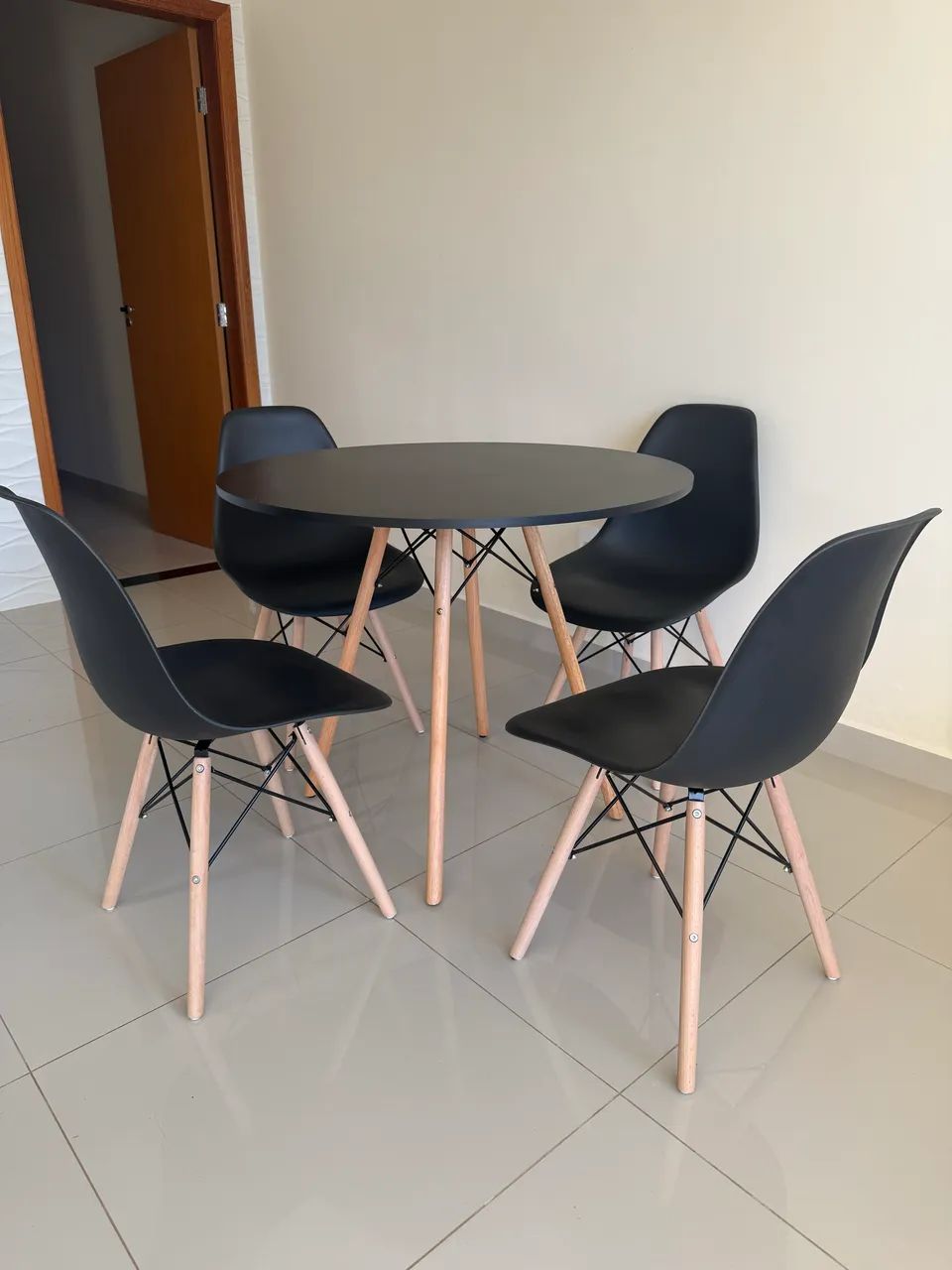 KIT MESA COM CADEIRAS PREÇO DE FABRICA - Foto 2