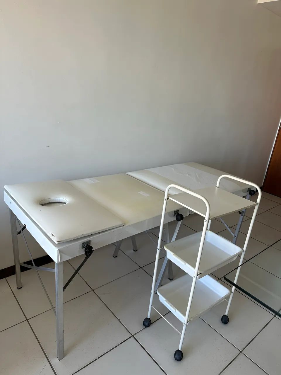 Maca de massagem e carrinho auxiliar  - Foto 4