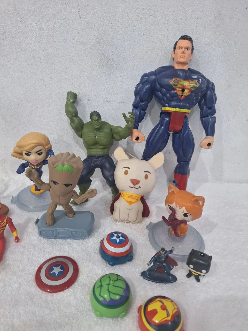 Lote de bonecos e brinquedos super heróis  - Foto 2
