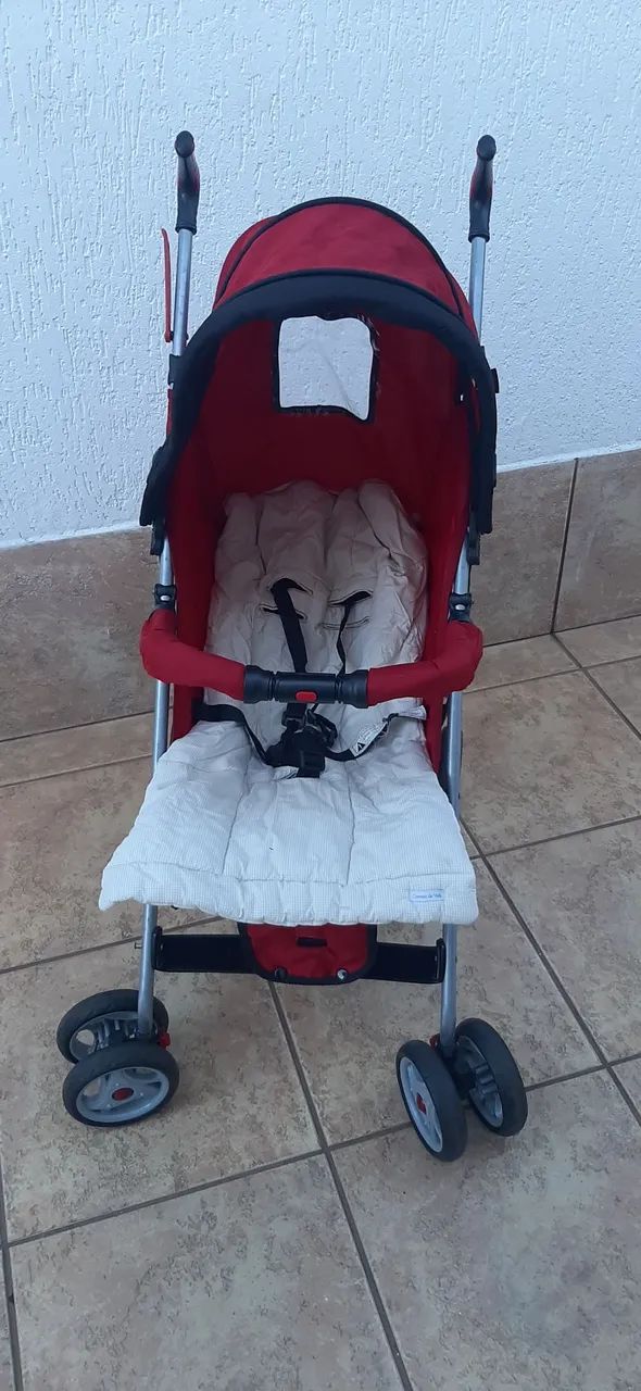 Carrinho de bebê guarda chuva