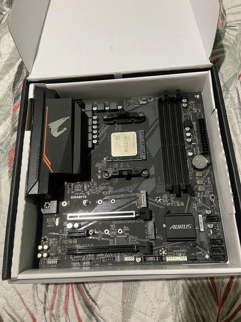 Placa mãe Gigabyte B550M Aorus Elite c/caixa original