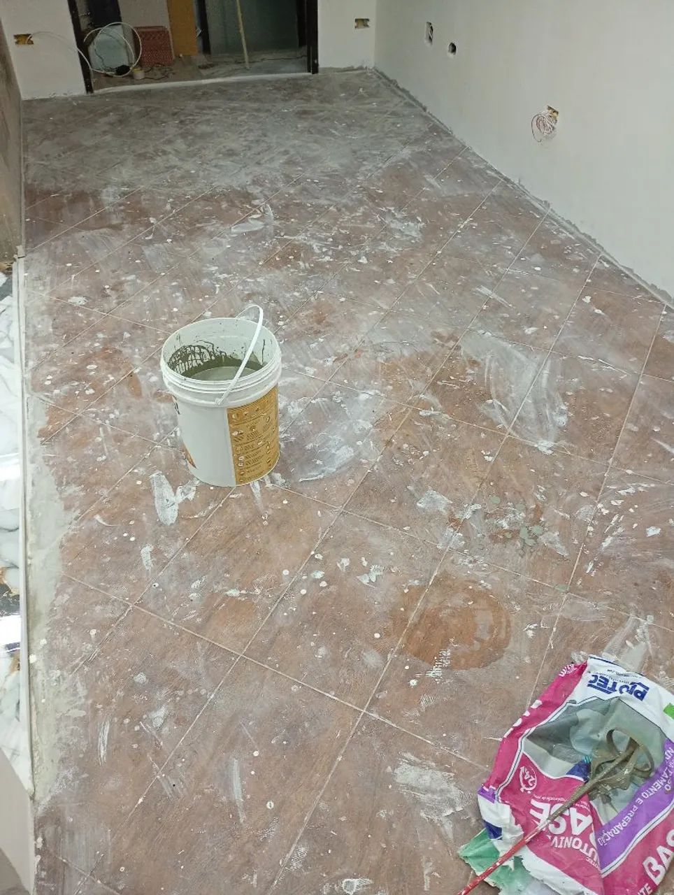 Piso vinílico colado 