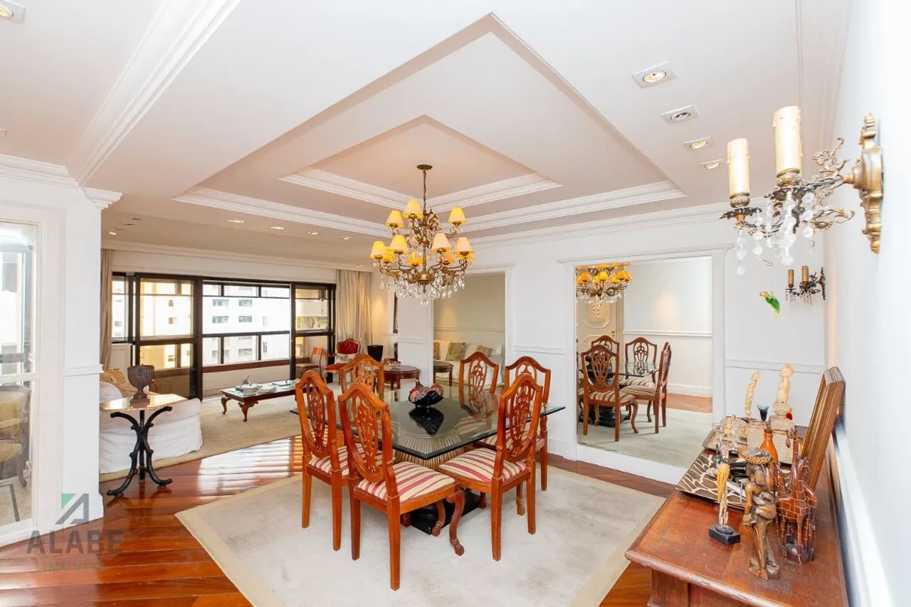 Apartamento para venda em Moema com 4 quartos, sendo 3 suítes, 155m²