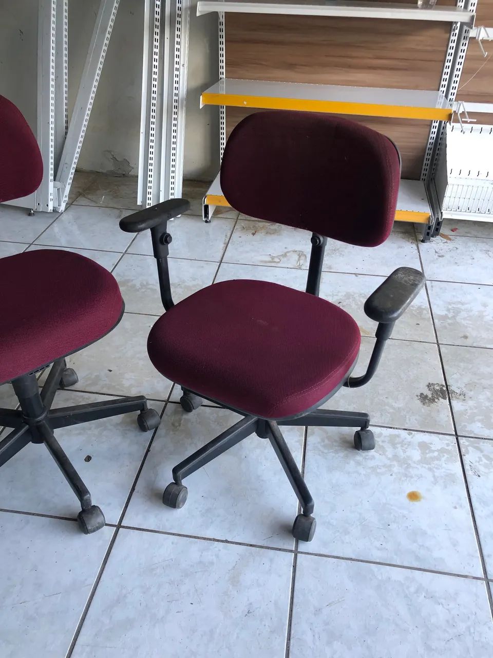 Cadeiras estofadas giratória  - Foto 5
