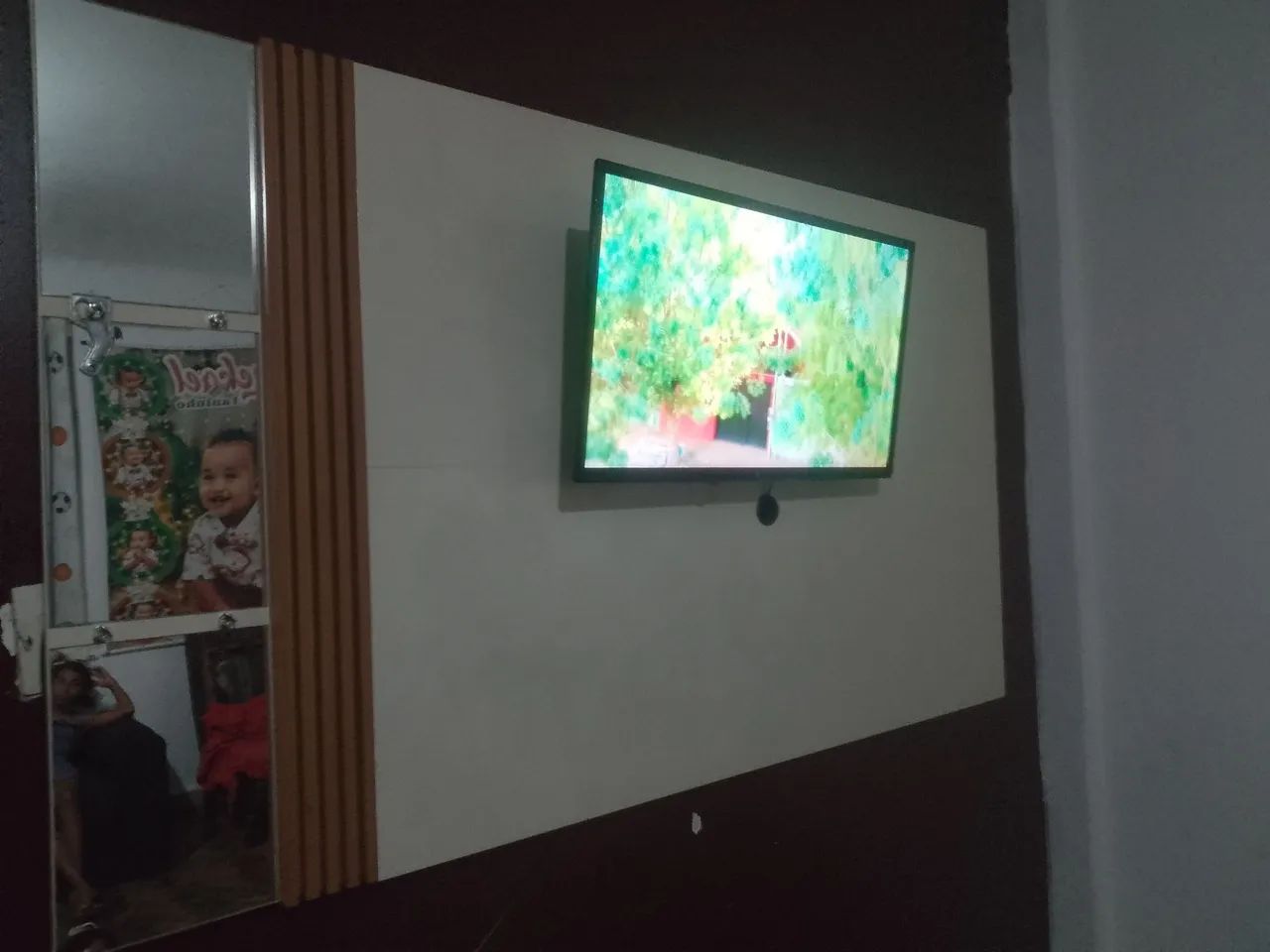 Vendo tv Multilaser e painel em perfeito estado