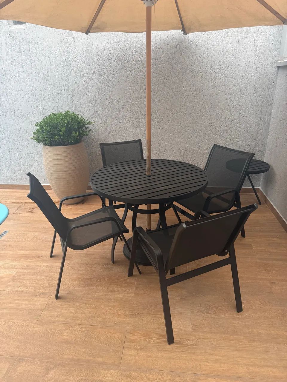 Kit externo mesa e cadeiras e guarda sol Sling  - Foto 3