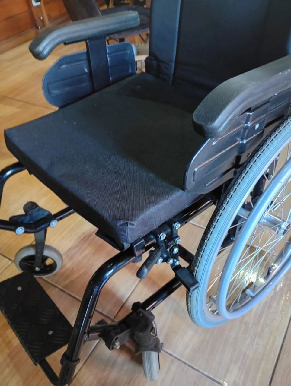 Cadeira De Rodas Ágile S Jaguaribe 44cm - Usada Só 3 Vezes - Foto 3