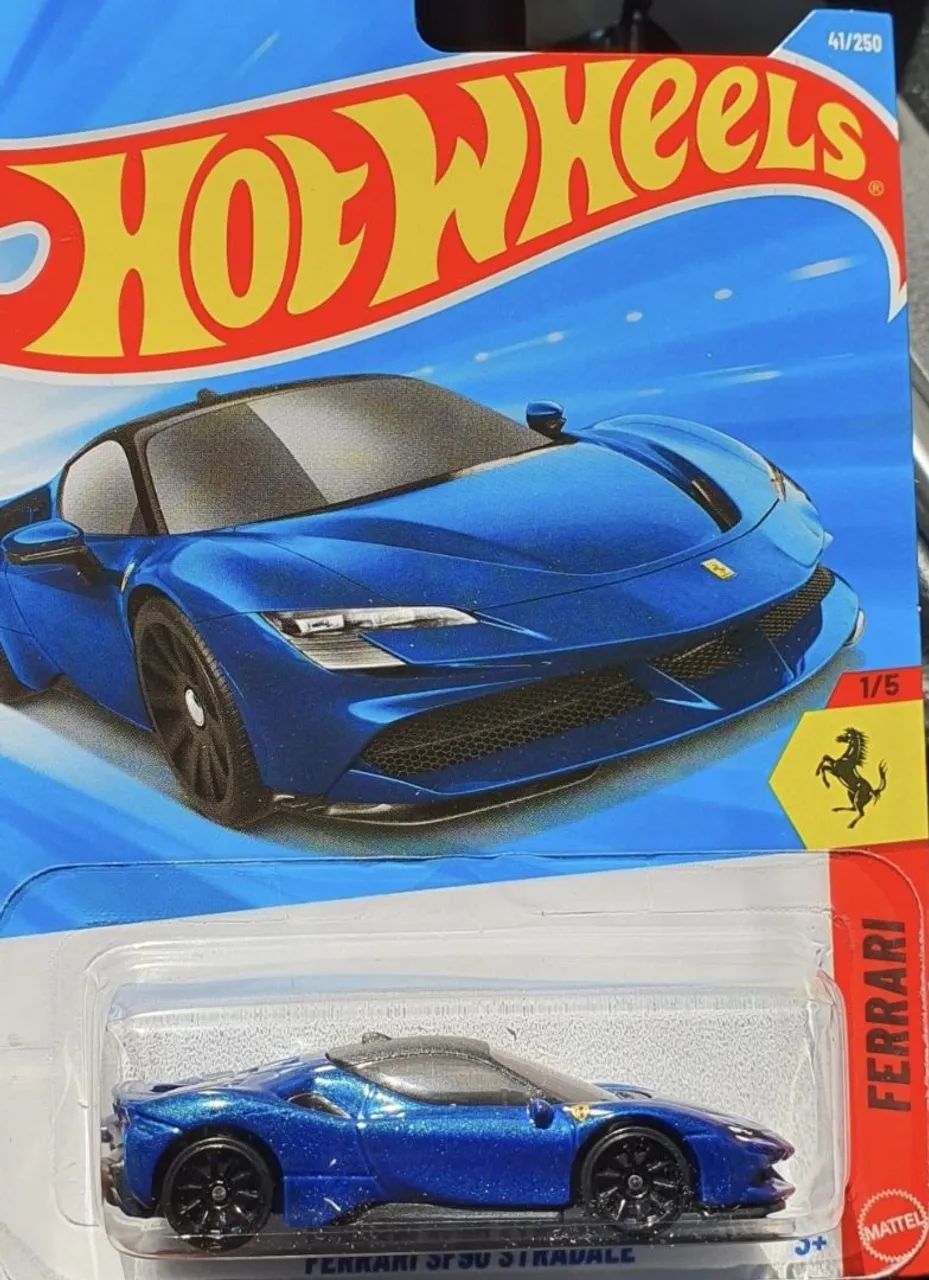 Ferrari sf90 azul e GTB4 branca 