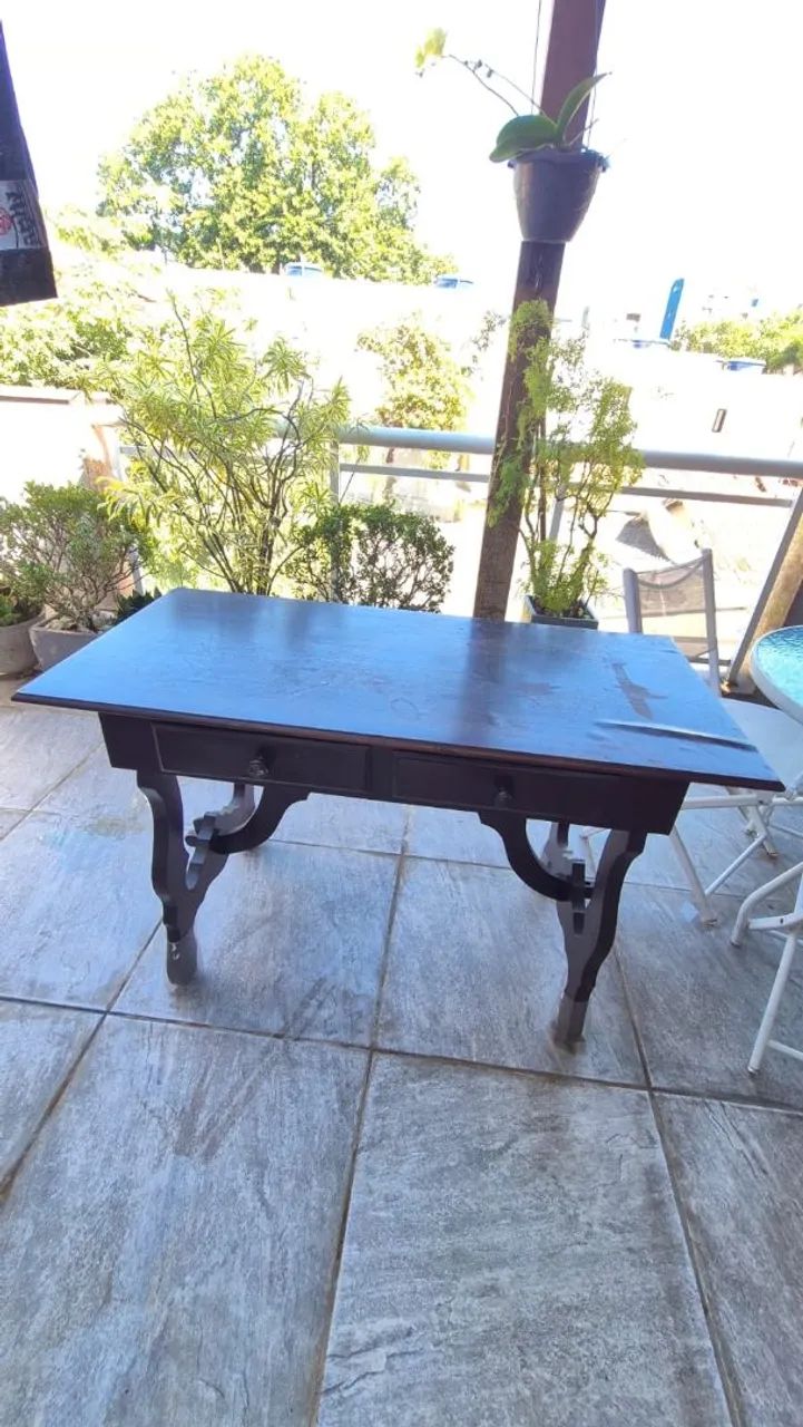 Vendo mesa escrivaninha de madeira maciça 