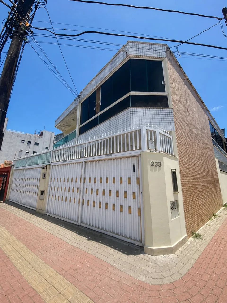 Sobrado com 3 dormitórios, a 200m da praia