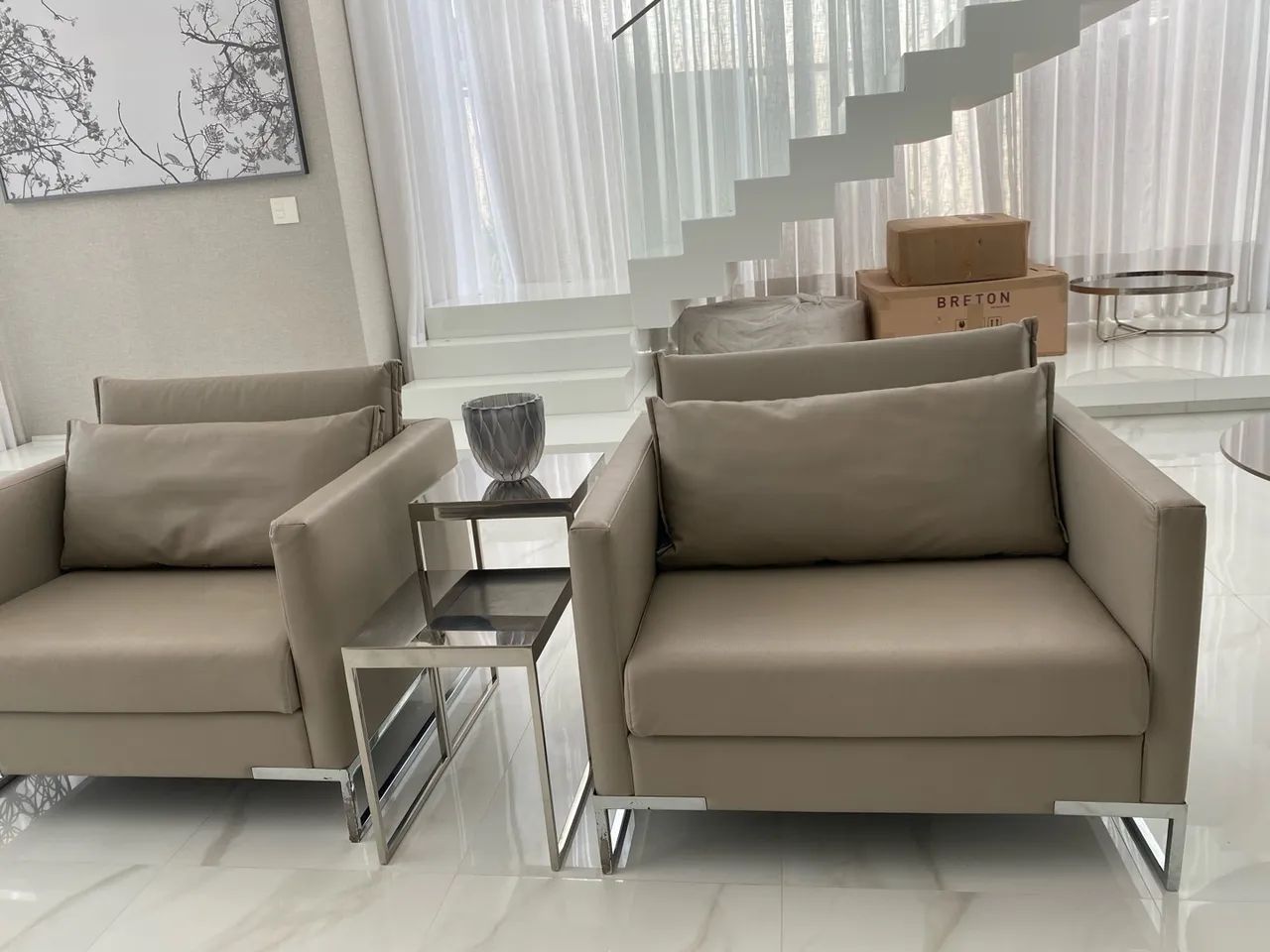 POLTRONA DE ALTO PADRÃO - DESIGN CONTEMPORÂNEO