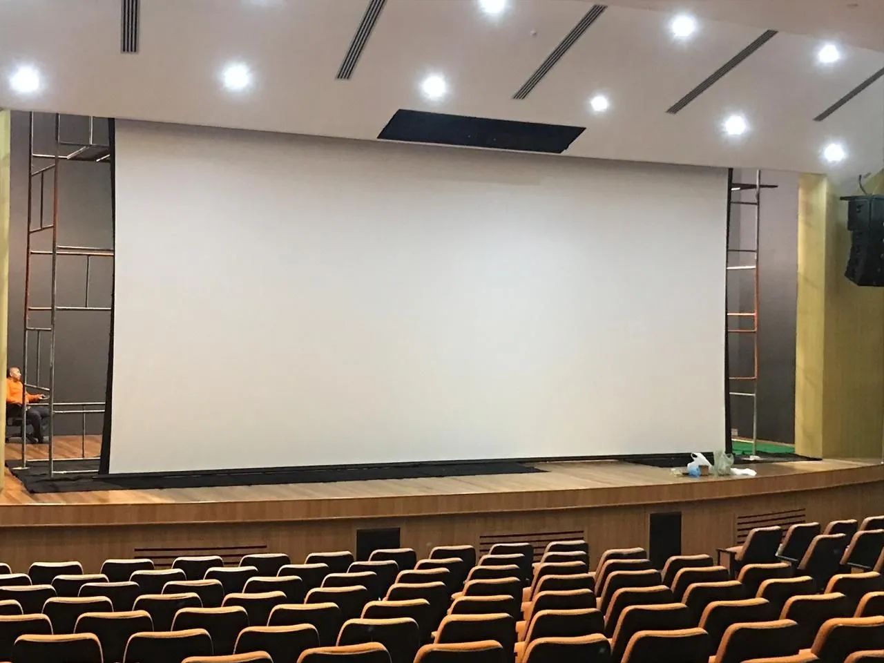 Tela de projeção elétrica 250"