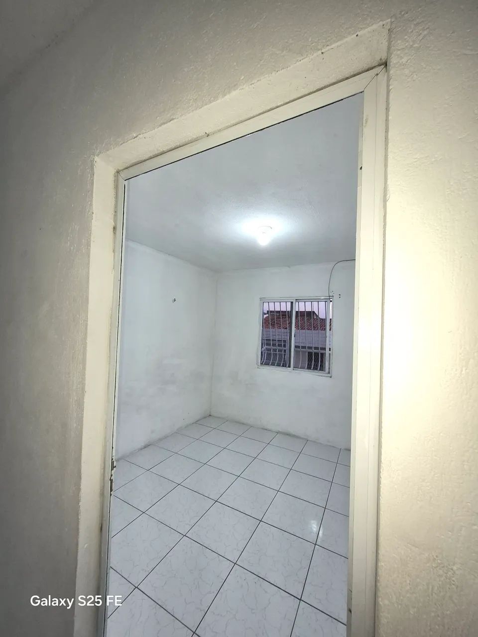 Aluga se casa incluso agua e luz  - Foto 4