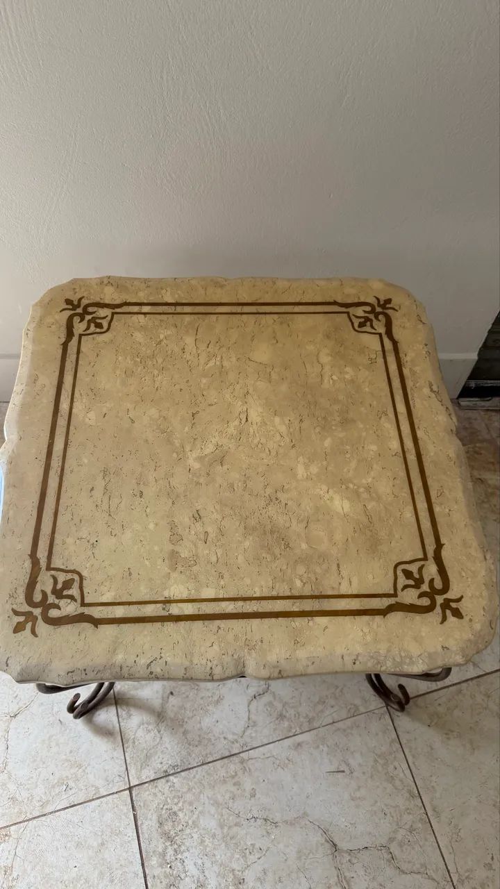 Mesa Vintage em Mármore Travertino 