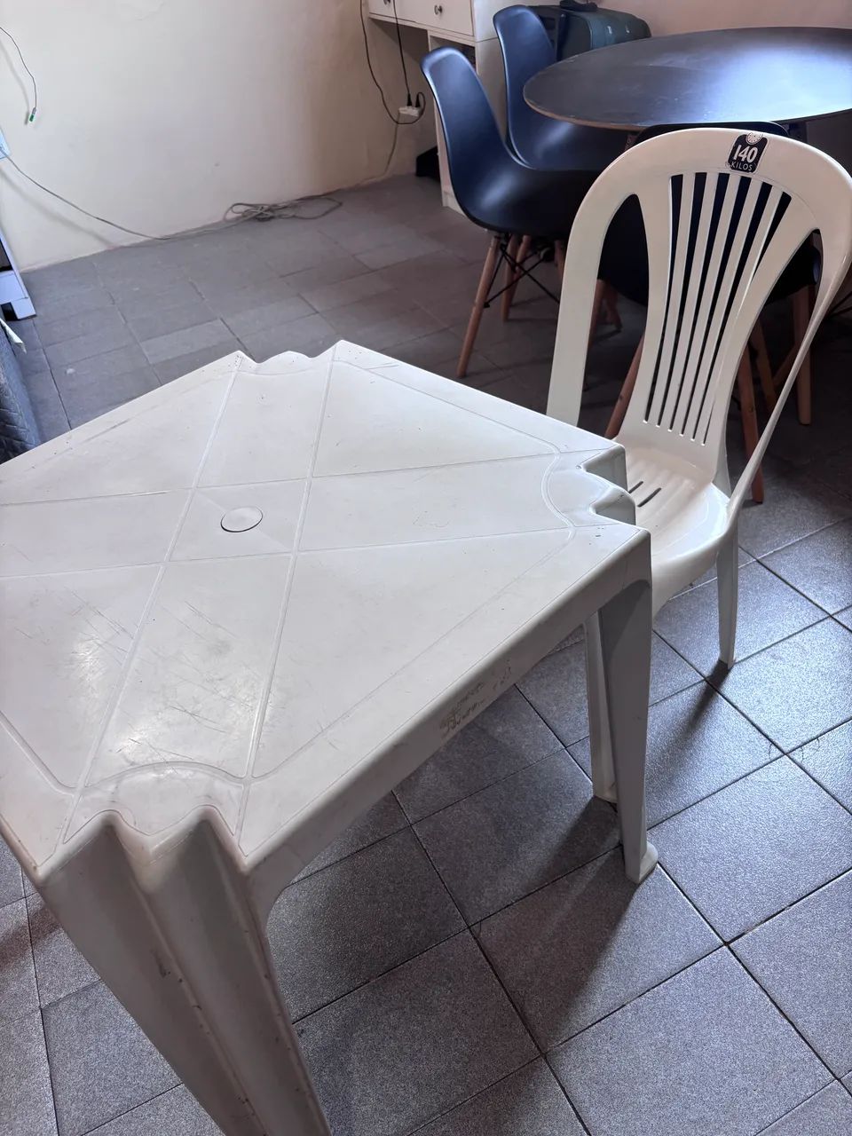 Mesa e cadeira de plástico  - Foto 2
